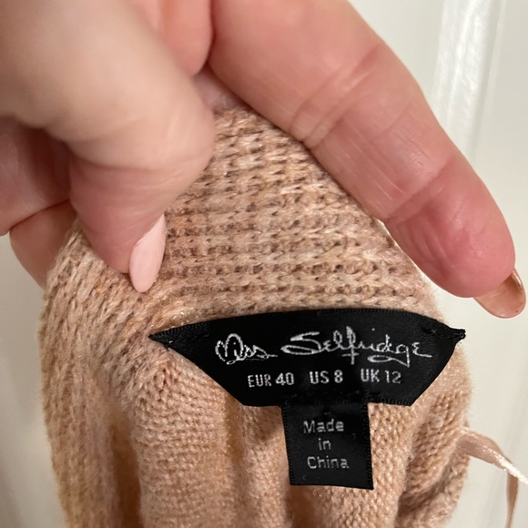 Oatmeal colored v neck sweater - Picture 4 of 4